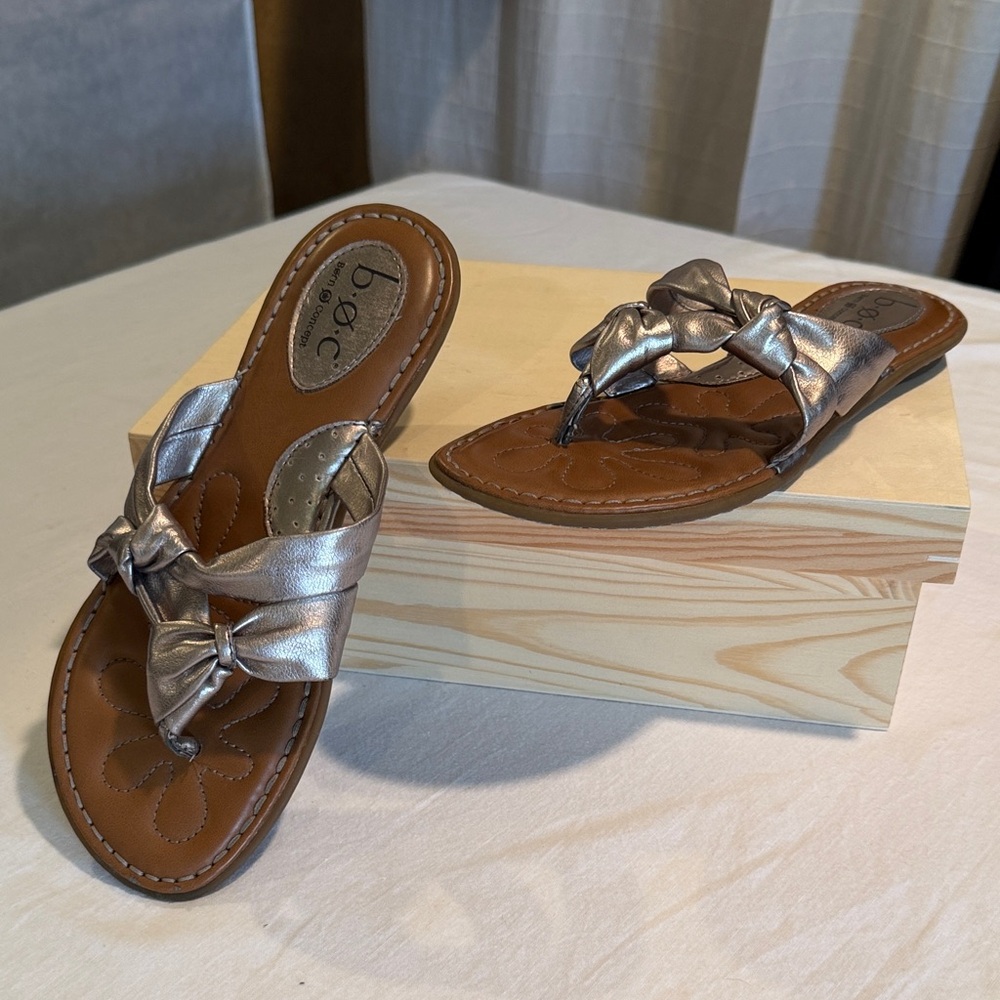 b.o.c. Metallic Knot-Detail Women's Thong Sandals in Silver